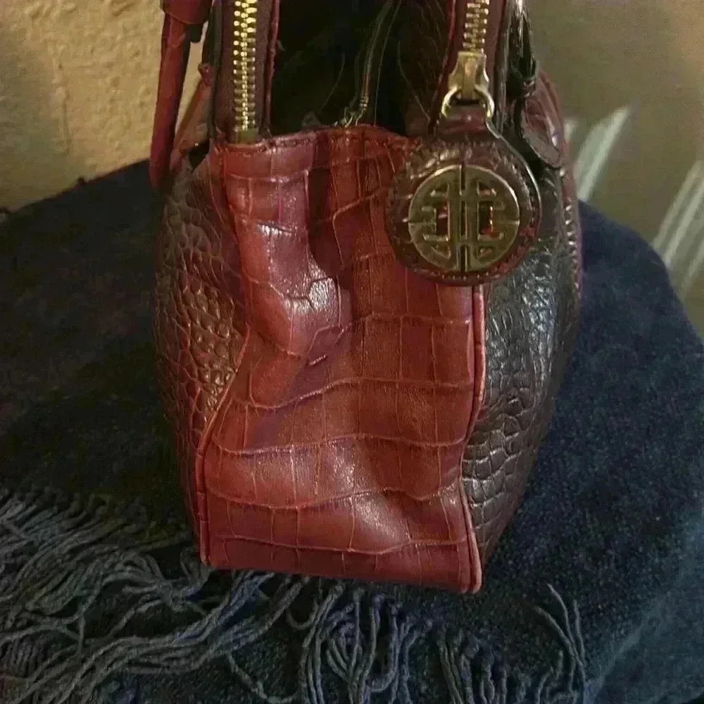 👜Antonio Melani 🇮🇹Large Burgundy Leather Croc Embossed Satchel Handbag - Picture 3 of 13